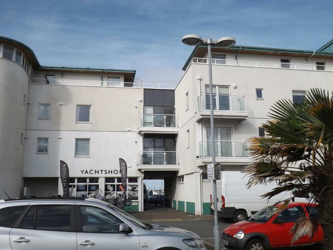 Ynys Lawd, Holyhead Marina Lägenhet Exteriör bild