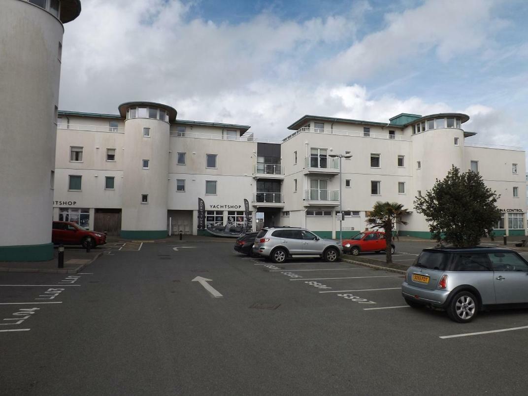 Ynys Lawd, Holyhead Marina Lägenhet Exteriör bild