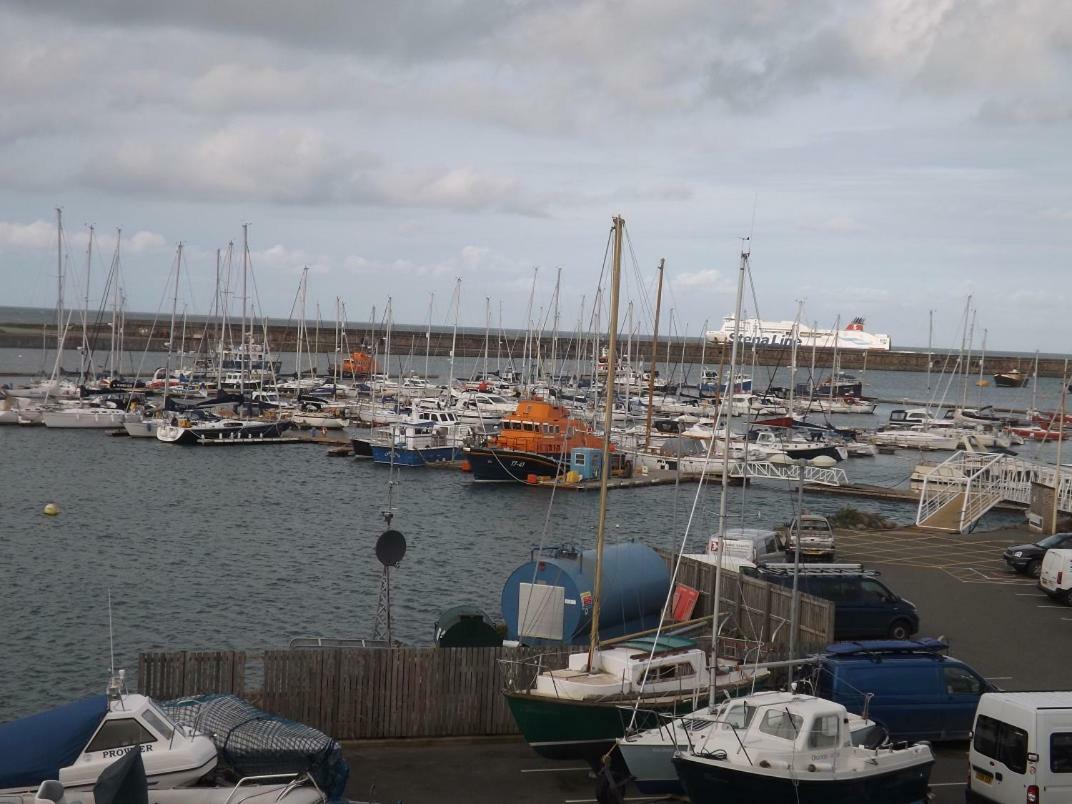 Ynys Lawd, Holyhead Marina Lägenhet Exteriör bild